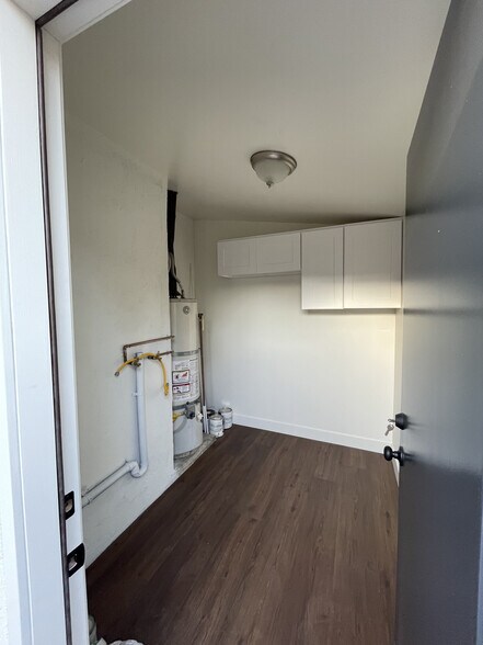 Building Photo - 423 W Maple Ave