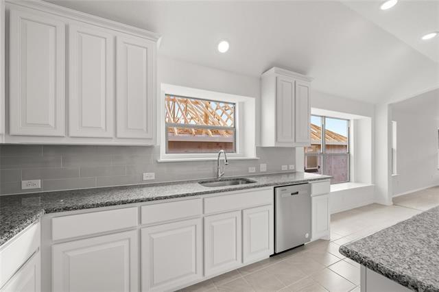 Building Photo - 904 Versailles Ct
