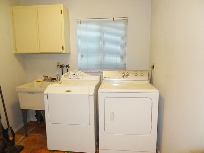 Building Photo - 11933 Waterwood Dr