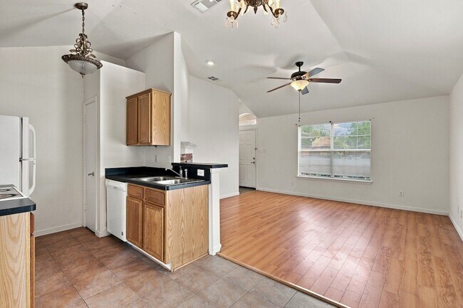 Building Photo - 616 Mustang Ct