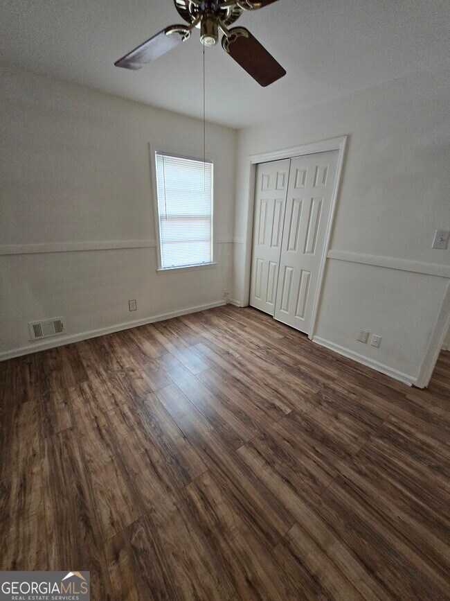 Building Photo - 2850 Middleburg Dr