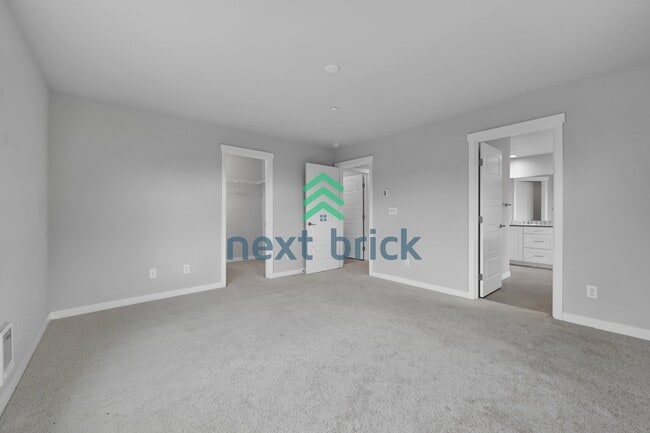 Building Photo - Spacious 3-Bed Townhouse Retreat in Bothell – 1928 Sq Ft of Comfortable Living!