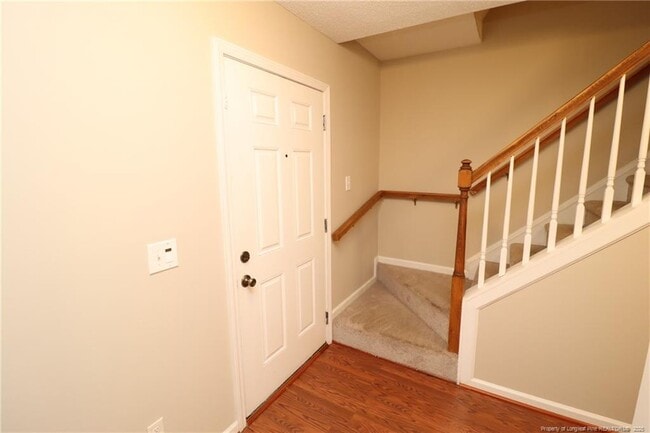 Building Photo - 211 Amberglow Pl