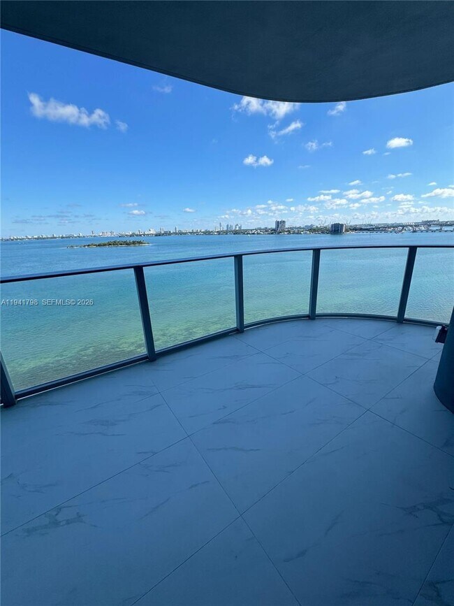 Building Photo - 700 NE 24th St