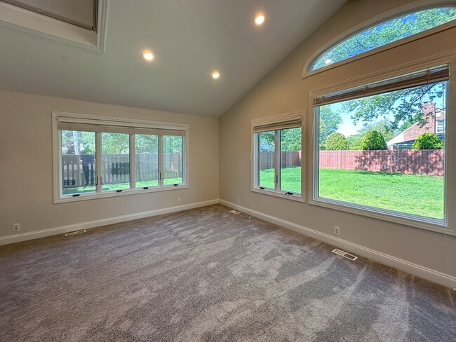 Building Photo - Stylish Grosse Pointe Woods Ranch with EV ...
