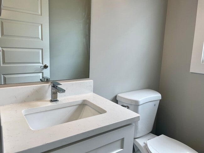 Building Photo - Luxury End Unit Townhouse in Campbell County