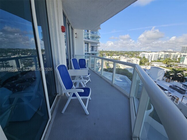 Building Photo - 6515 Collins Ave