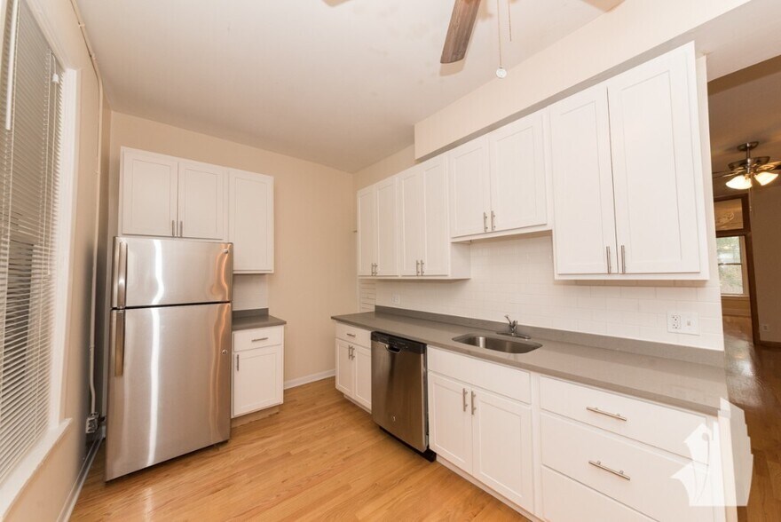 Building Photo - 1208 W Wrightwood Ave