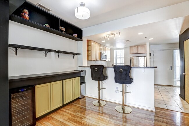 Building Photo - 1726 Aliceanna St