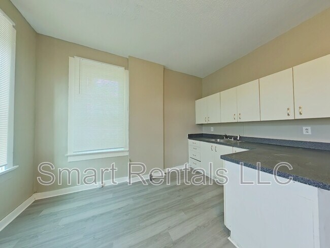 Building Photo - 2711 Keokuk St