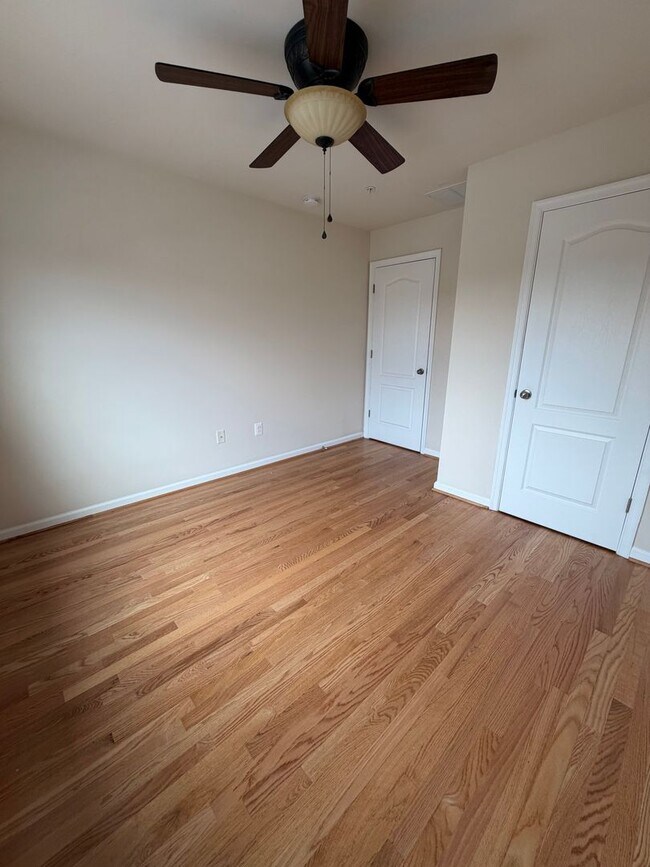 Building Photo - 7282 Mockingbird Cir