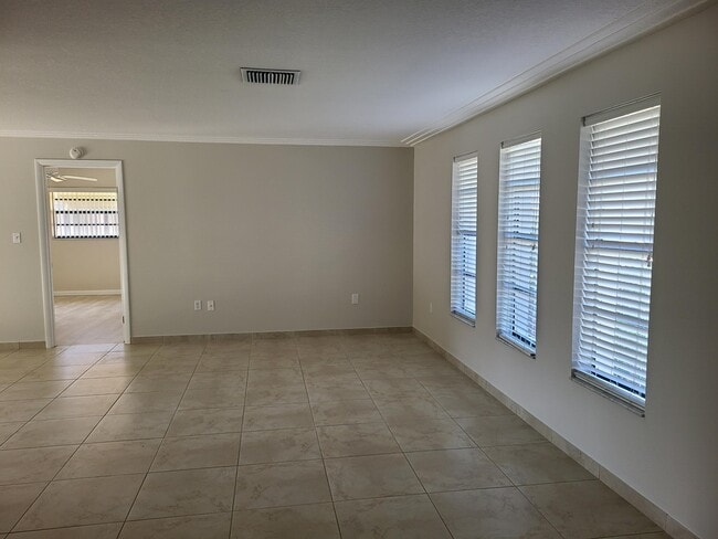 Building Photo - 725 Hibiscus Dr