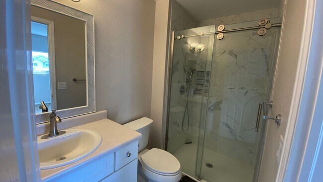 Building Photo - 2 Bedroom 2 1/2 Bathroom Brighton Condo