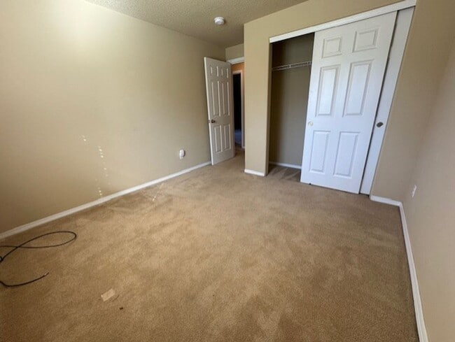 Building Photo - Single level home SE Bend