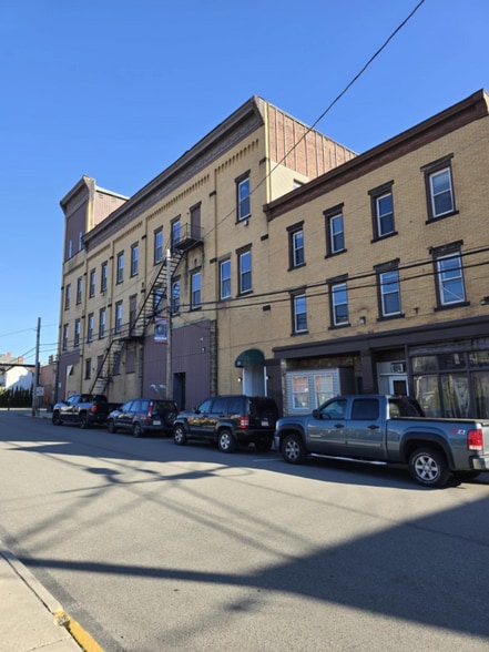 Building Photo - 102 E Market St