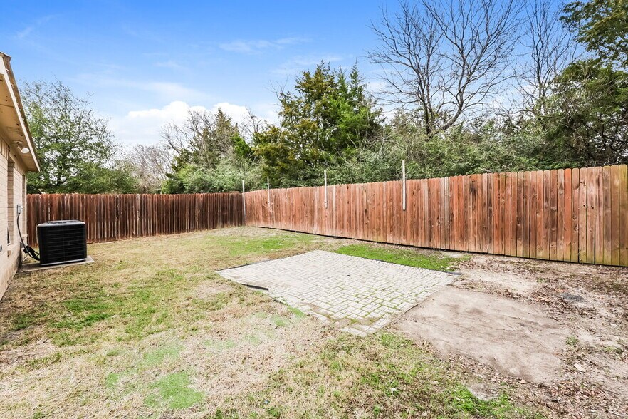 Building Photo - 1172 Tomahawk Dr