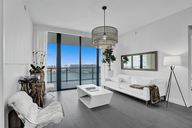 Building Photo - 5000 Island Estates Dr