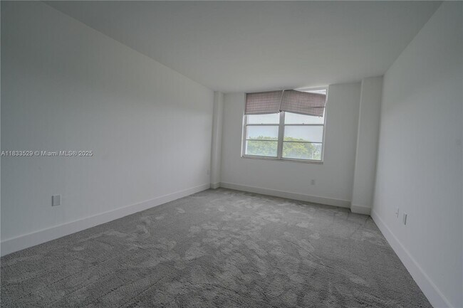 Building Photo - 15600 NW 7th Ave