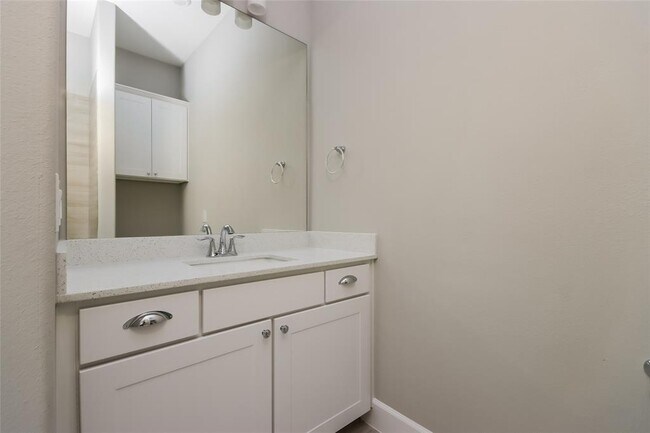 Building Photo - 5102 Royal Heath Dr