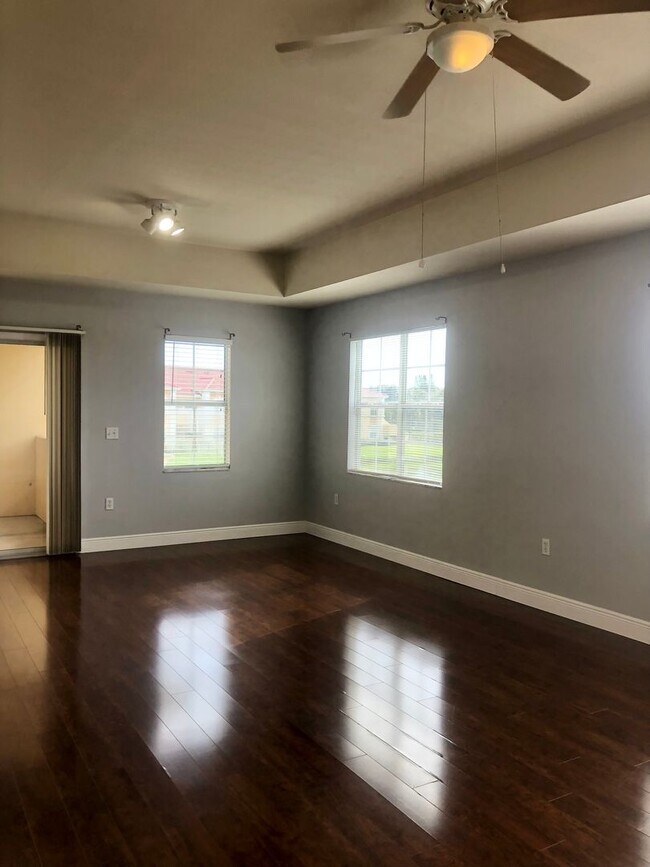 Building Photo - 2/2 with beautiful water views available n...