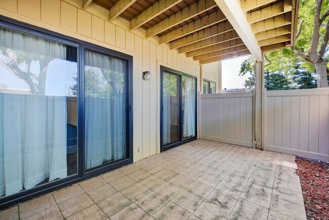Building Photo - 2280 Hurley Way