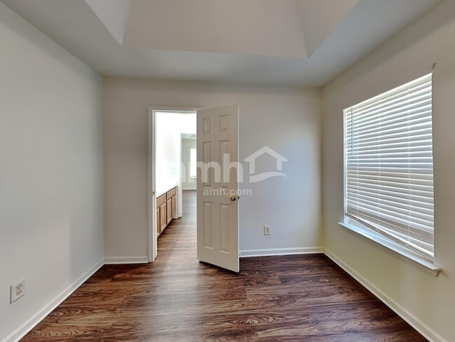 Building Photo - 925 Southridge Dr