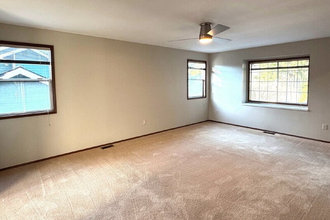 Building Photo - 12941 NE 71st St