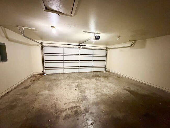 Building Photo - Garage Parking