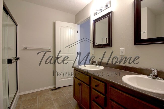 Building Photo - 3 Bedroom in Ozark School District!