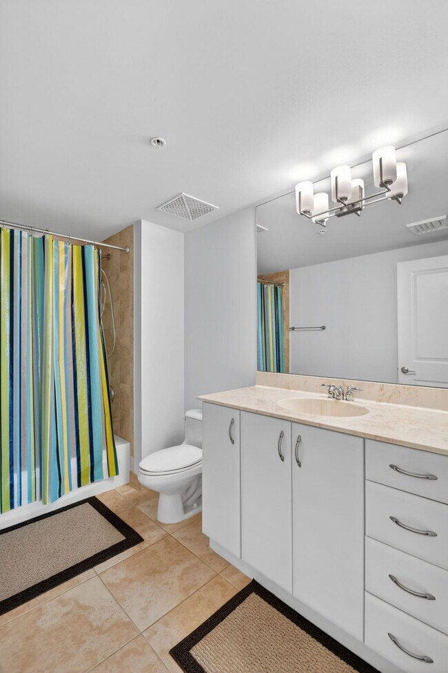 Building Photo - 403 S Sapodilla Ave