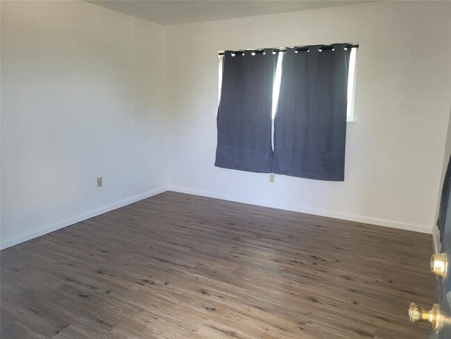 Building Photo - 205 2nd Ave