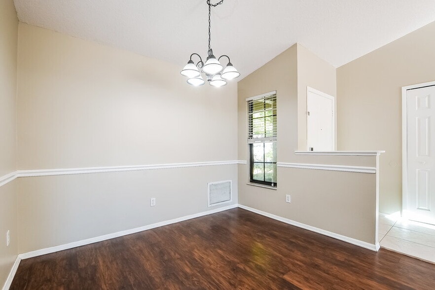 Building Photo - 1142 Covington St