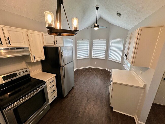 Building Photo - 3821 Landridge Dr