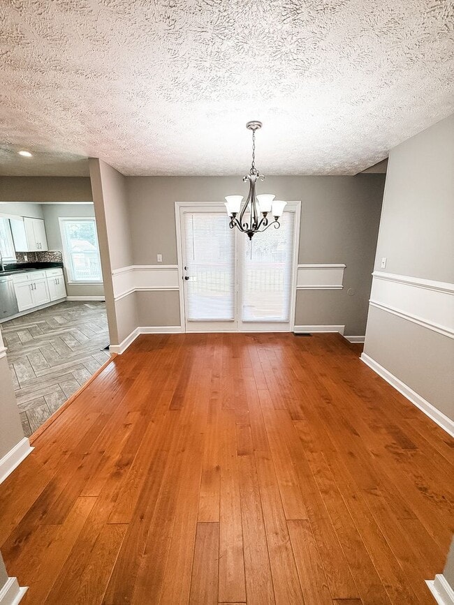 Building Photo - Charming Cape Cod in Halls