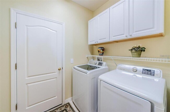 Building Photo - 18235 Fall Creek Dr