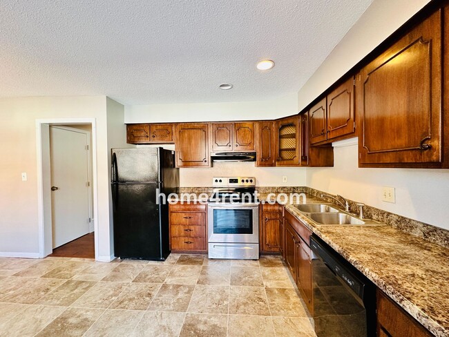 Building Photo - Beautiful Overland Park Townhome w/ Wood Floors, Large Open Kitchen and a Community Pool!