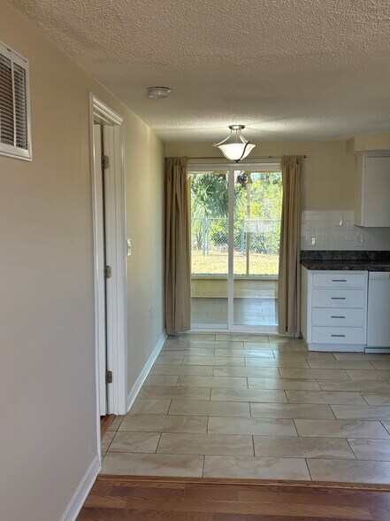 Building Photo - 3443 Elkridge Dr