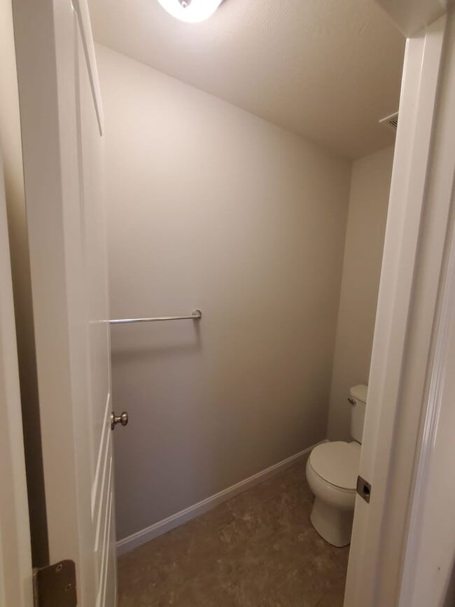 Building Photo - Beautiful 2 bedroom condo near Austin Land...