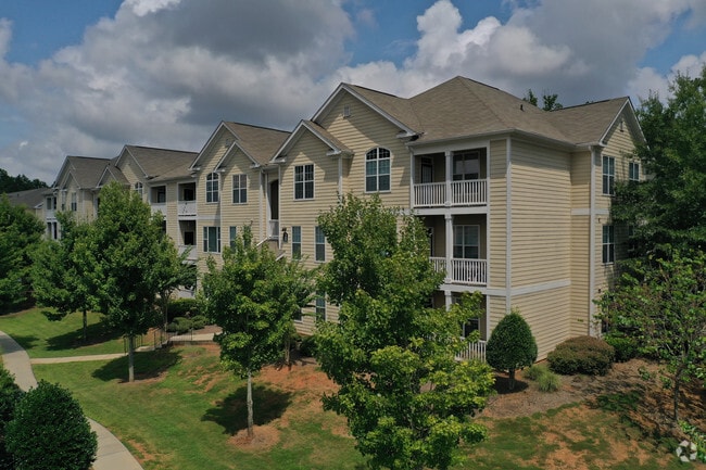 Building Photo - Creekside Vista