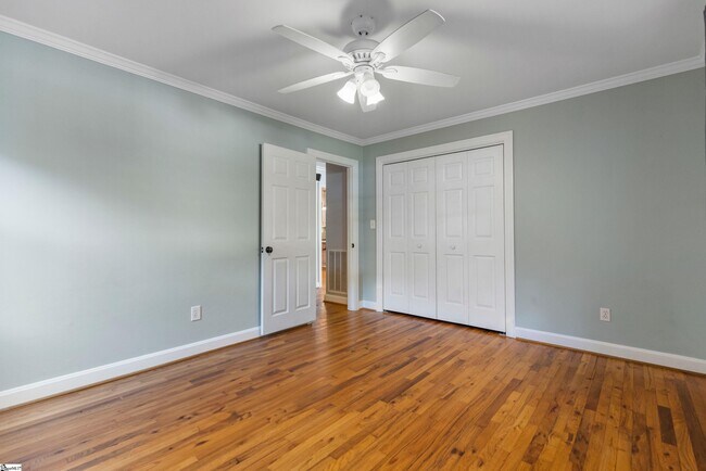 Building Photo - 112 N Rockview Dr