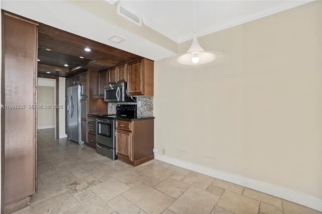 Building Photo - 1000 Quayside Terrace