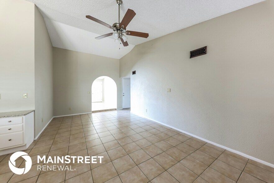 Building Photo - 6202 W Sunnyside Dr