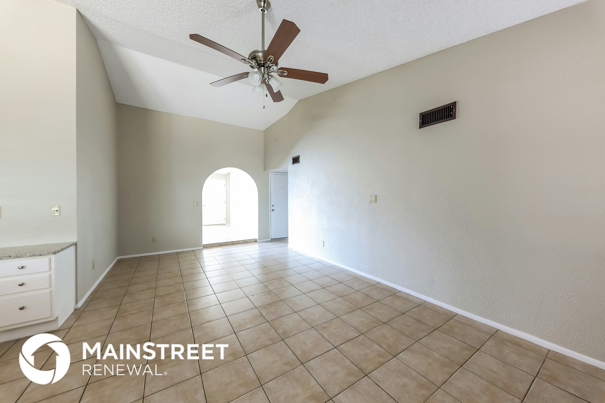 Building Photo - 6202 W Sunnyside Dr