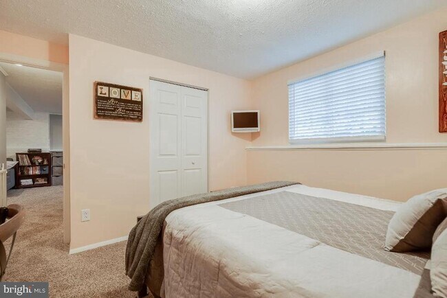 Building Photo - 8280 Wold Den Ct