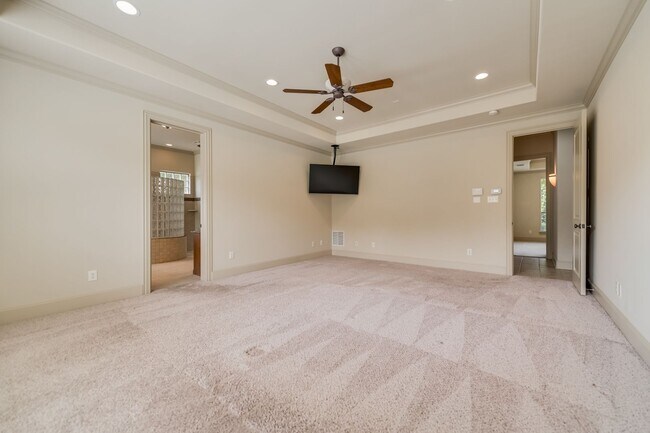Building Photo - Gorgeous Custom Home on a private 1 acre l...