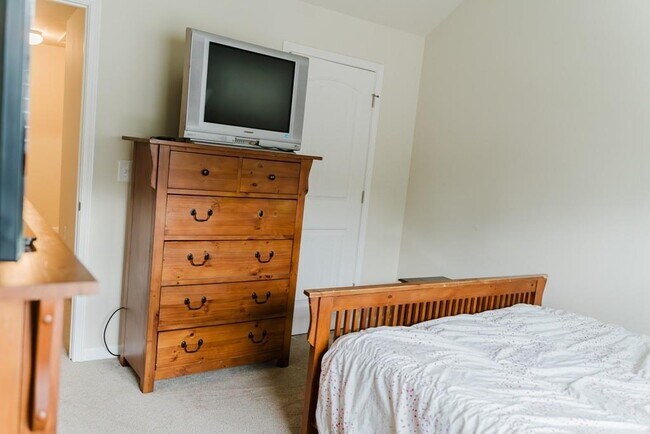 Building Photo - 3830 Kittery Point SW