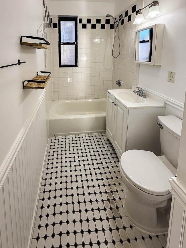 Building Photo - 36 Duncan Ave