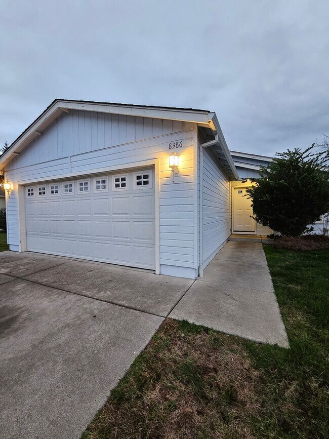 Building Photo - 3 Bedroom Home Located on Quiet Cul-De-Sac