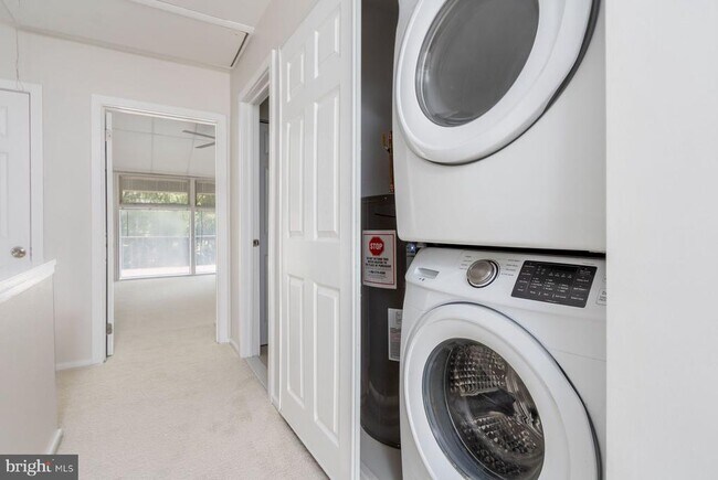 Building Photo - 7 Belaire Way