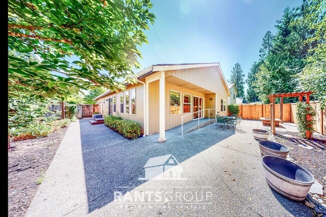 Building Photo - Well-Maintained 2-Bed / 2-Bath Home with A...